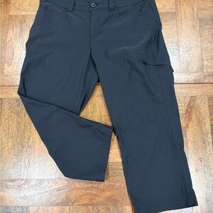 Eddie Bauer Women’s Black Capri Active Pants Size 8 Stretchy and Mid Rise